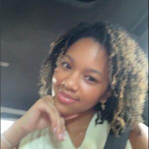 Meet your Posher, Corri